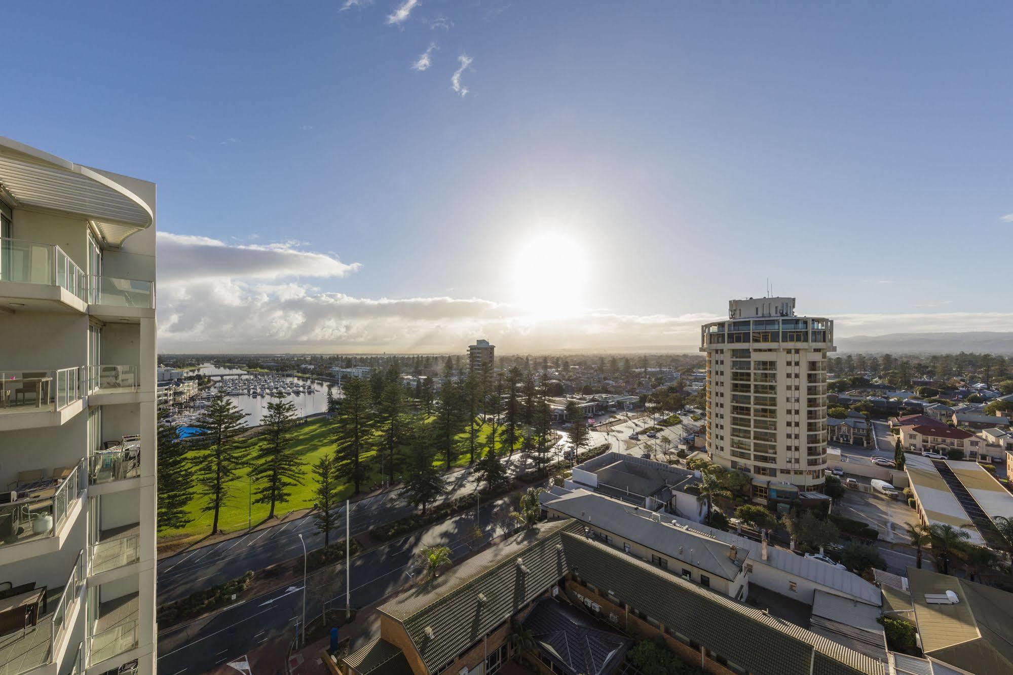 Oaks Glenelg Liberty Suites Adelaide Exterior photo