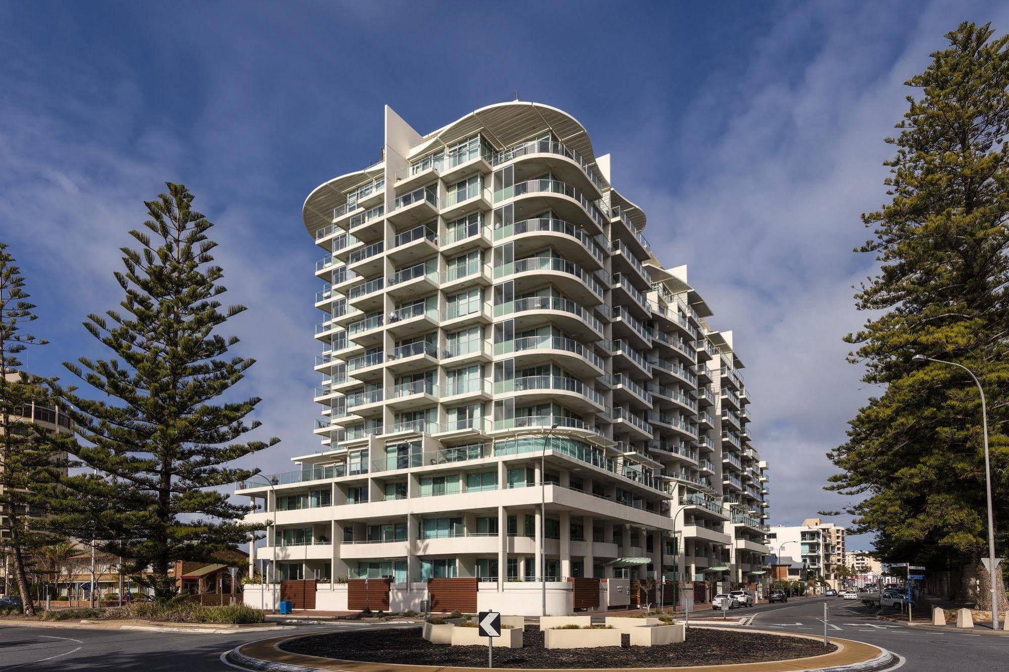 Oaks Glenelg Liberty Suites Adelaide Exterior photo